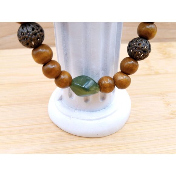 Moss Green Glass Beads, Metal Filigree Globes and Wooden Beads Vintage Bracelet - Picture 3 of 4